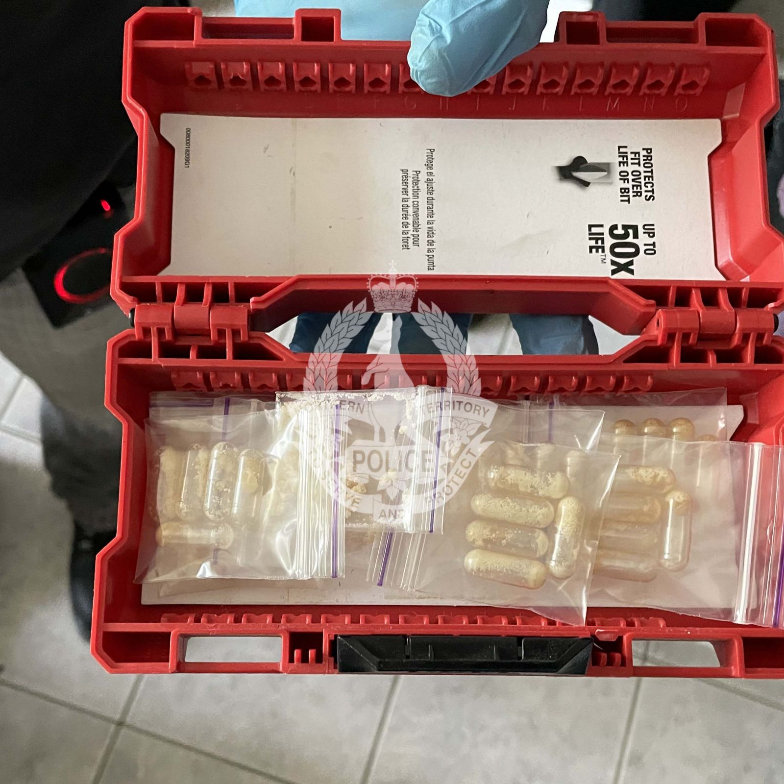 drugs-cash-and-weapon-seized-at-a-fannie-bay-home-mix-1049